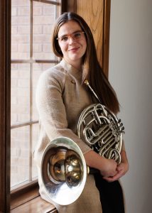 Image of French horn player Corinne Judd. Link takes you to her bio page.
